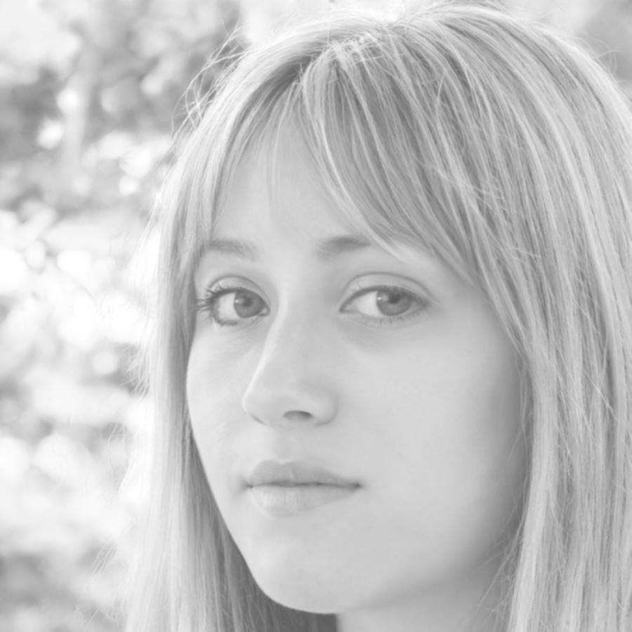 Directora de operaciones en reunión estratégica
